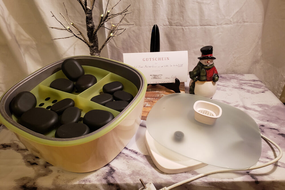 Ein professionelles Hot-Stone Set und ein Gutschein für einen Hot Stone  Massagekurs